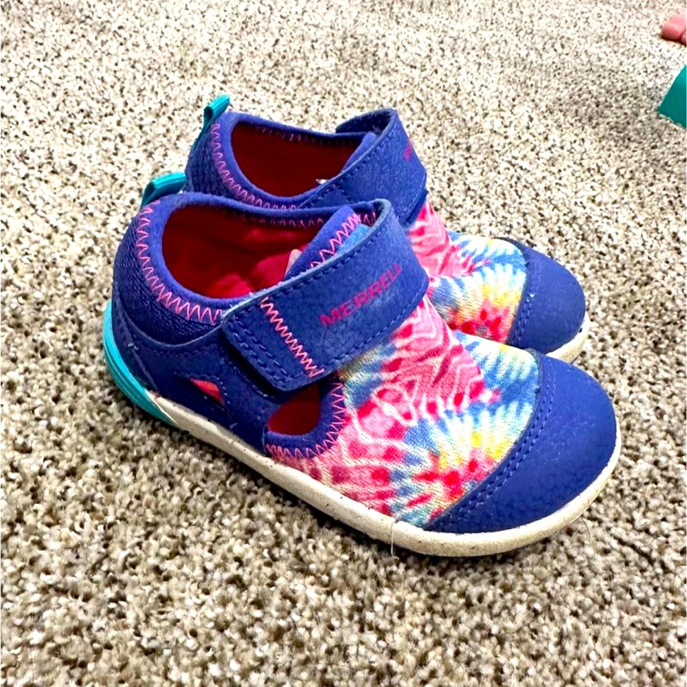 Merrell girls shoes, toddler size 6.